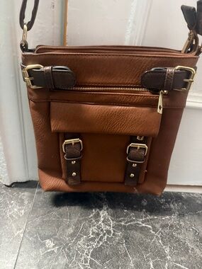 Men's Brown Leather Messenger Bag with Buckle Details 💚